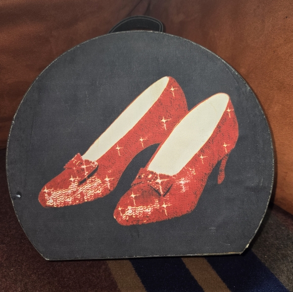 Wizard Of Oz Ruby Slipper Box - Picture 1 of 8